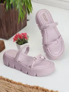 madam glorious Women Embellished Platform Sandals