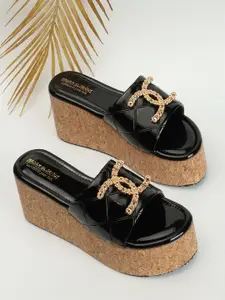 madam glorious Women Embellished Wedge Sandals