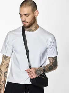 Snitch Men Solid Round Neck Cotton T-shirt