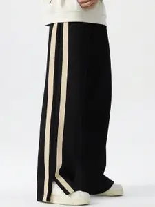 Maniac Men Relaxed Fit Mid Rise Track Pant