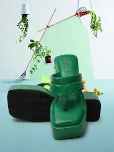 madam glorious Women Embellished Wedge Sandals