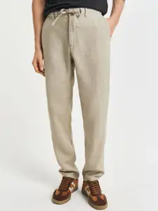 GANT Men Relaxed Fit Linen Drawstring Mid Rise Trousers
