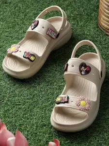 TRASE Women Self Design Sliders