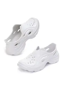 The Roadster Lifestyle Co Men Casual Self Designed Clogs