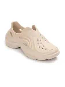 The Roadster Lifestyle Co Men Casual Self Design Clogs