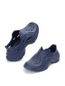 The Roadster Lifestyle Co. Men Casual Self Designed Clogs