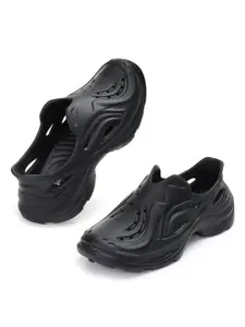 The Roadster Lifestyle Co Men Casual Self Design Clogs