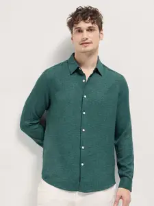 THE BEAR HOUSE Men Spread Collar Solid Casual Shirt