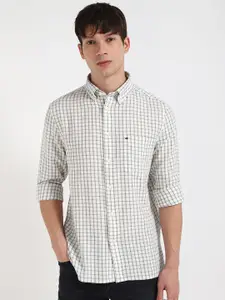 Tommy Hilfiger Men Button-Down Collar Gingham Checked Cotton Casual Shirt