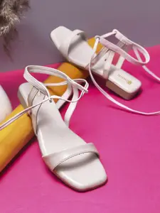 DIVASTRI Women Embellished Ethnic Open Toe Flats with Bows