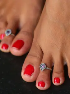 House of Aadyaa Pack Of 2 Silver  Studded Oxidised Toe Rings