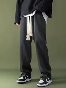 StyleCast Men Mid-Rise Relaxed Fit Soft Functional Jeans