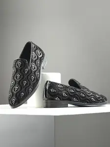 House Of Pataudi Men Embroidered Casual Slip On Mojaris
