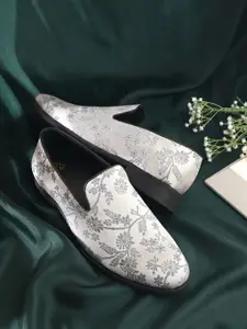 House of Pataudi Men Embroidered Casual Slip On Mojaris