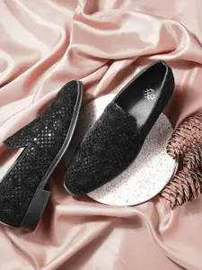 House Of Pataudi Men Embroidered Casual Slip On Mojaris