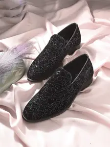 House Of Pataudi Men Embroidered Casual Slip On Mojaris