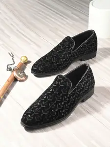 House Of Pataudi Men Embroidered Casual Slip On Mojaris