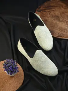 House Of Pataudi Men Embroidered Casual Slip On Mojaris
