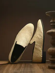 House Of Pataudi Men Embroidered Casual Slip On Mojaris