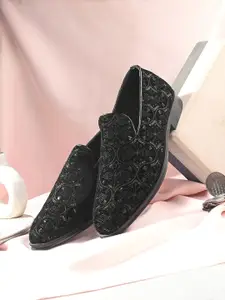 House of Pataudi Men Embroidered Casual Mojaris