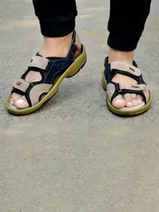 Woakers Men Textured Sports Sandals