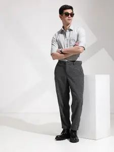 INVICTUS Urban Slim Fit Opaque Checked Formal Shirt