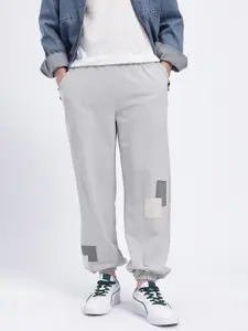 glitchez Men Applique Detail Mid-Rise Baggy Fit Joggers