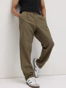 The Roadster Life Co. Men Relaxed Fit Pleated Chinos