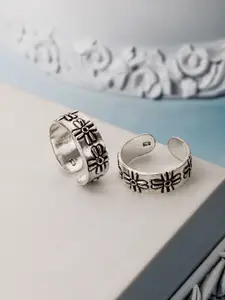 SARAF SILVERETZ 925 Sterling Silver -Plated Oxidised Embossed Leafy Toe Ring