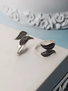 SARAF SILVERETZ 925 Sterling Silver-Plated Oxidised Leafy Minimal Toe Ring