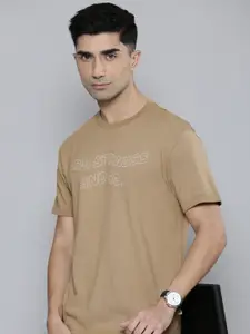 Levis Brand Logo Self Design Slim Fit T-shirt