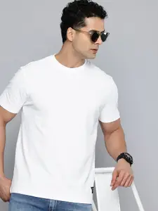 Levis Solid Slim Fit T-shirt