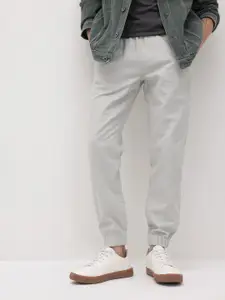 The Roadster Lifestyle Co. Men Loose Fit Pure Cotton Trousers