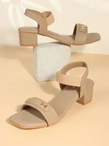 CHINRAAG Platform Sandals