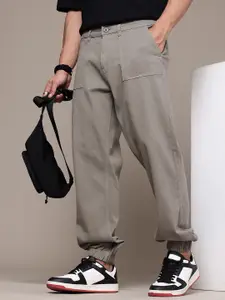 The Roadster Lifestyle Co. Men Relaxed Loose Fit Joggers Trousers