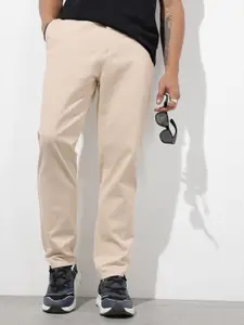 The Roadster Lifestyle Co. Men Relaxed Fit Chinos Trousers