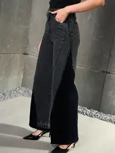 SASSAFRAS Women Straight Fit High-Rise Slash Knee Light Fade Jeans