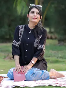 KALINI Ethnic Motifs Embroidered Kurti