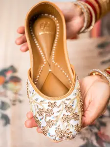 LORYPHILORY Women Embellished Mojaris