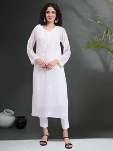 PARAMOUNT CHIKAN Women Embroidered Chikankari Kurta