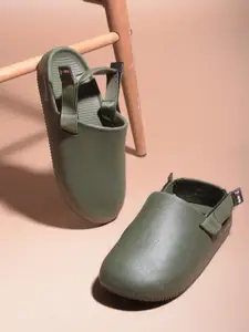 Action Plus Men Solid Clogs