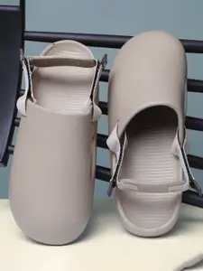 Action Plus Men Solid Clogs