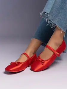 Theater Women Dorothy Square Toe Flats