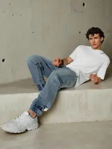 Hubberholme Men Comfort Relaxed Fit Mid-Rise Jogger Jeans