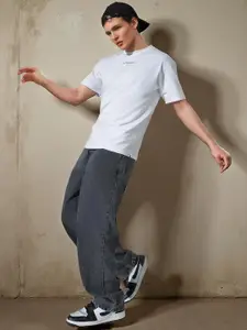 Hubberholme Men Comfort Relaxed Fit Mid-Rise Light Fade Cotton  Jeans