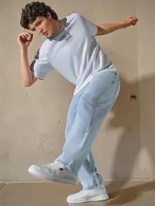 Hubberholme Men Comfort Relaxed Fit Mid-Rise Light Fade Cotton  Jeans