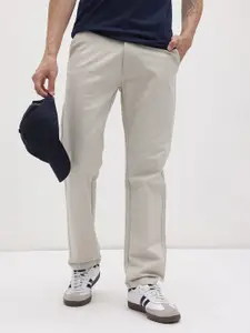The Roadster Lifestyle Co. Men Relaxed Fit Chinos Trousers