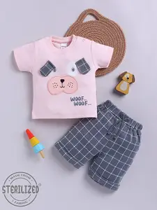 Moms Love Boys Printed T-shirt with Shorts