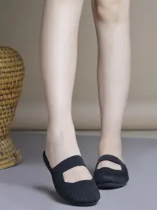 Shoetopia Women Woven Design Mules Flats