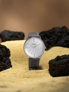 Sonata Poze Men Brass Embellished Dial & Leather Straps Analogue Watch SP70054QL01